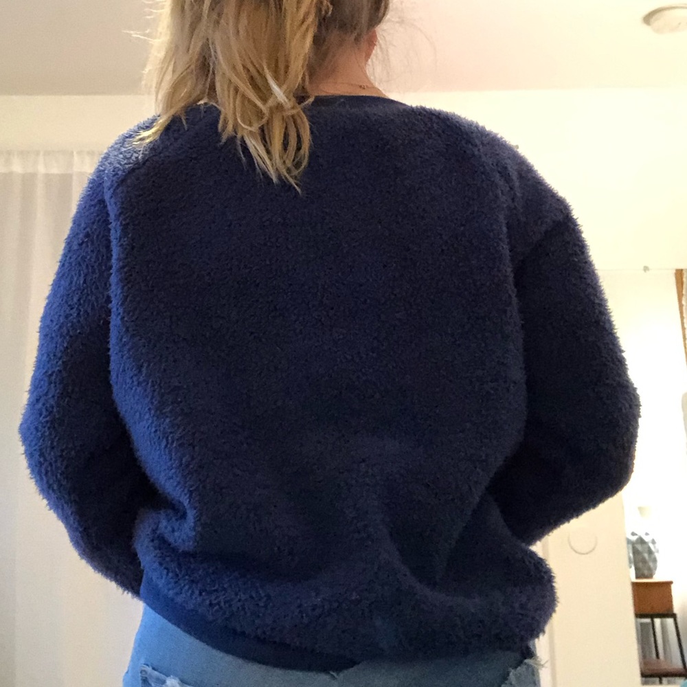 TH Sweater - Picture 3 of 3